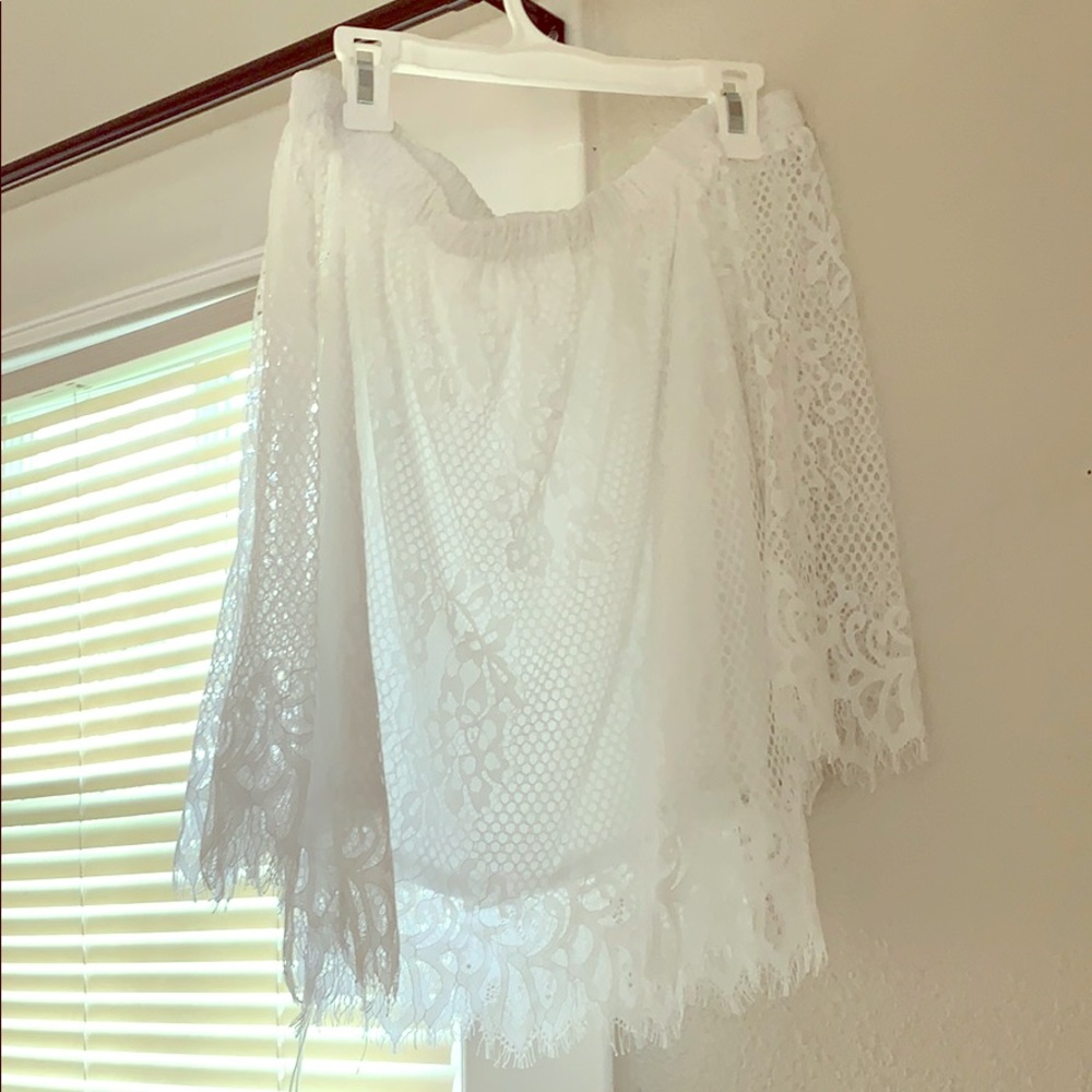 Off the shoulder quarter sleeve lace shirt